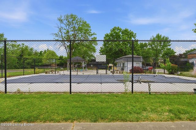 3101 Meadowside Ct, Louisville, KY 40214