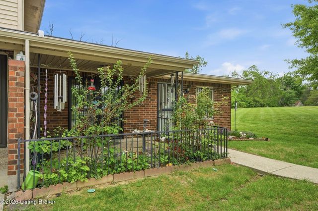 3101 Meadowside Ct, Louisville, KY 40214