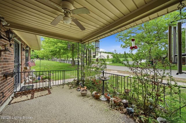 3101 Meadowside Ct, Louisville, KY 40214