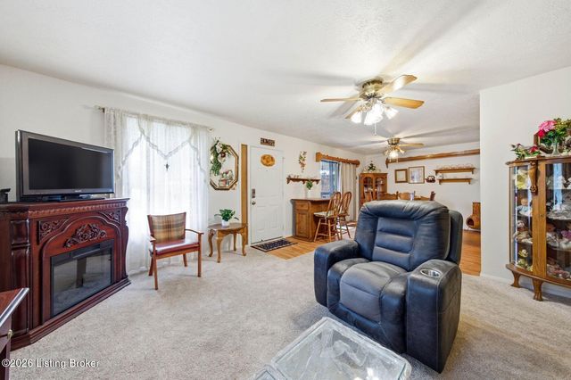 3101 Meadowside Ct, Louisville, KY 40214