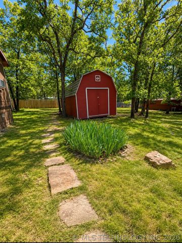 48 Indian Nation Drive, Canadian, OK 74425