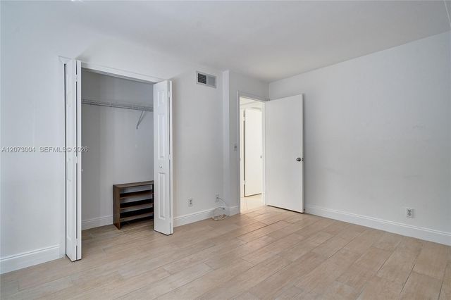 231 Lakeview Drive 103, Weston, FL 33326