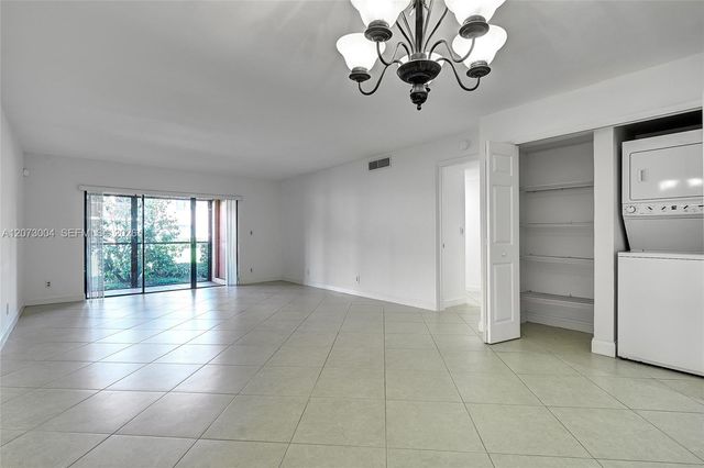 231 Lakeview Drive 103, Weston, FL 33326