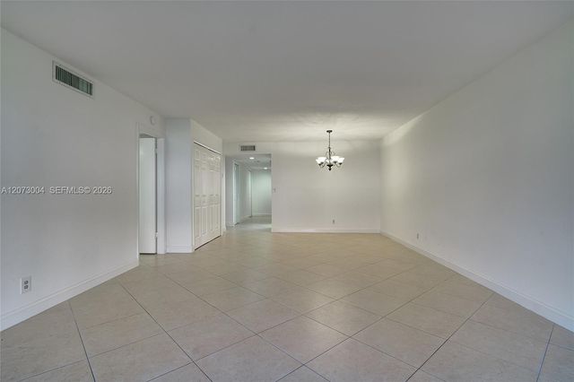231 Lakeview Drive 103, Weston, FL 33326