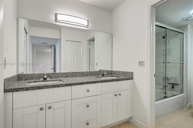 231 Lakeview Drive 103, Weston, FL 33326