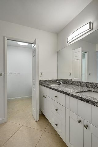 231 Lakeview Drive 103, Weston, FL 33326