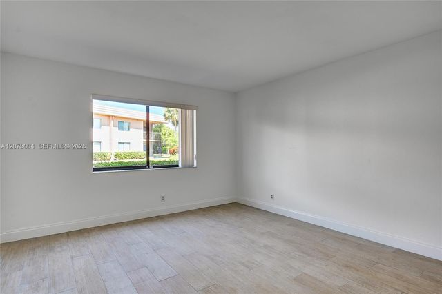231 Lakeview Drive 103, Weston, FL 33326