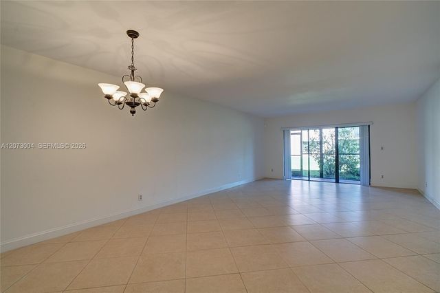 231 Lakeview Drive 103, Weston, FL 33326