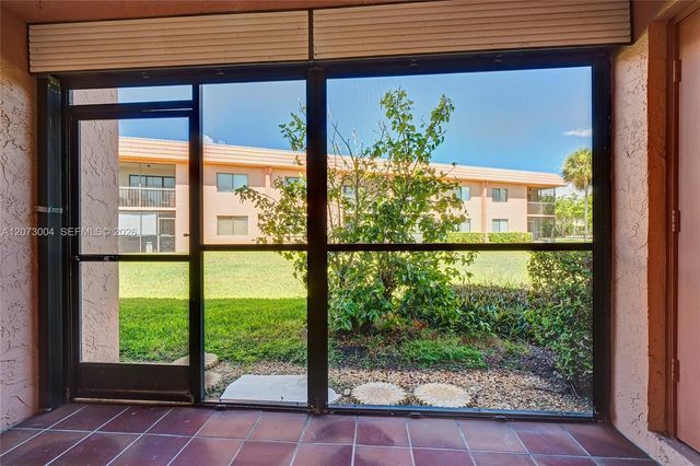 231 Lakeview Drive 103, Weston, FL 33326