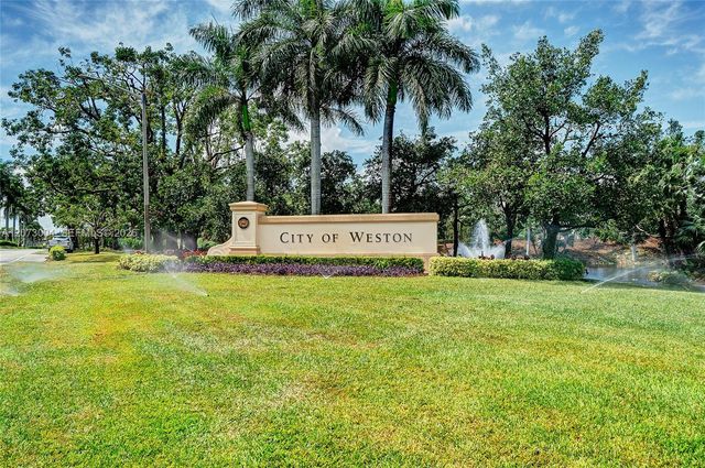 231 Lakeview Drive 103, Weston, FL 33326
