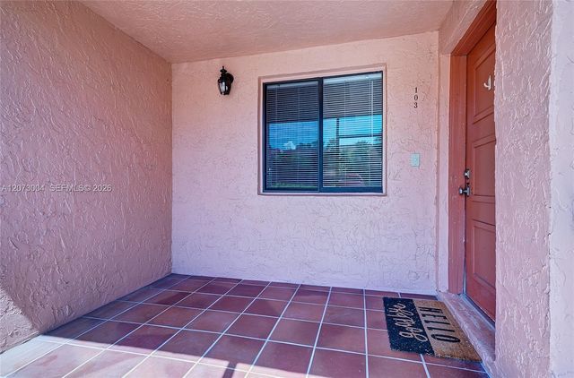 231 Lakeview Drive 103, Weston, FL 33326