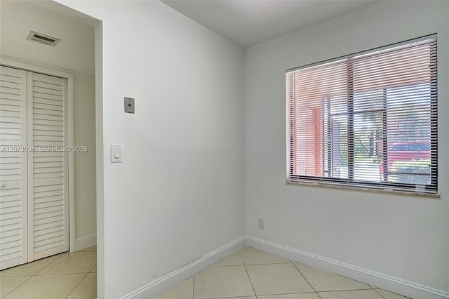 231 Lakeview Drive 103, Weston, FL 33326