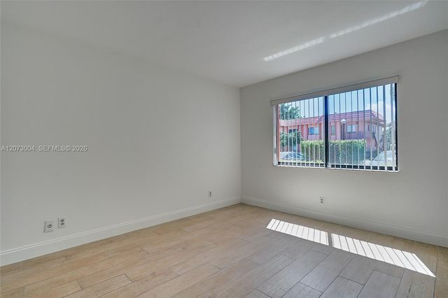 231 Lakeview Drive 103, Weston, FL 33326