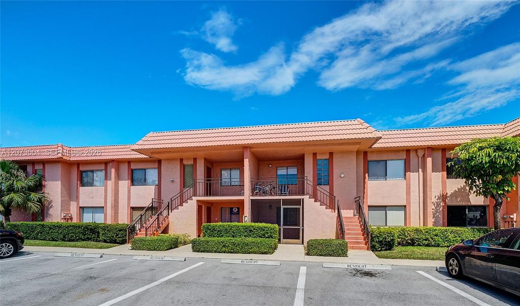 231 Lakeview Drive 103, Weston, FL 33326