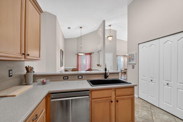 8536 Logia Circle, Boynton Beach, FL 33472