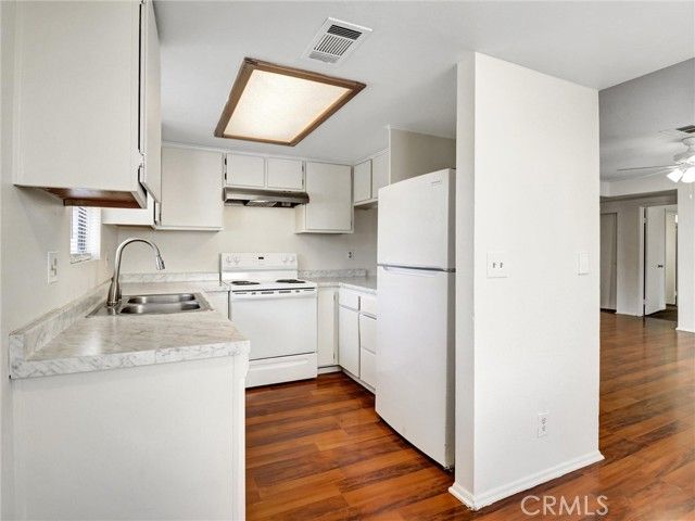 51225 Eisenhower Drive B, La Quinta, CA 92253