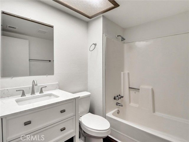 51225 Eisenhower Drive B, La Quinta, CA 92253