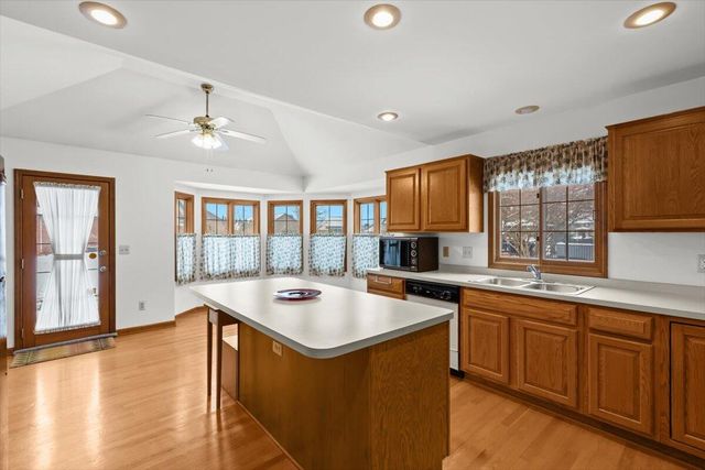 48436 Amber Lane Lane, Shelby Twp, MI 48315