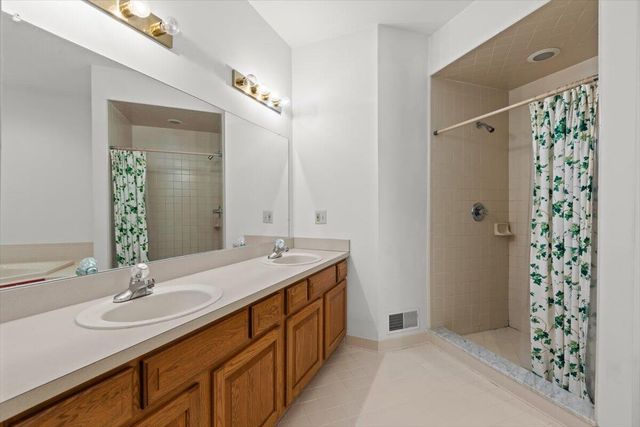 48436 Amber Lane Lane, Shelby Twp, MI 48315