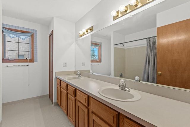 48436 Amber Lane Lane, Shelby Twp, MI 48315