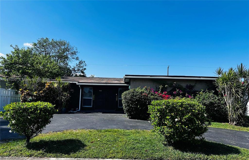 8600 NW 25th Ct, Sunrise, FL 33322