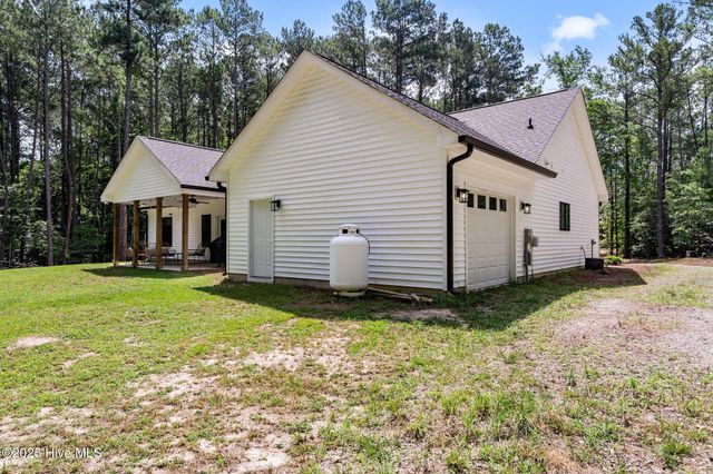 215 Riverway Lane, West End, NC 27376