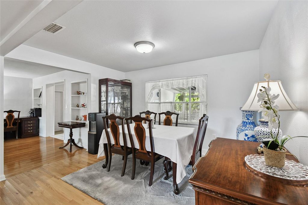 Image 17 of property listing at 4315 W FAIR OAKS AVENUE, Tampa, FL 33611