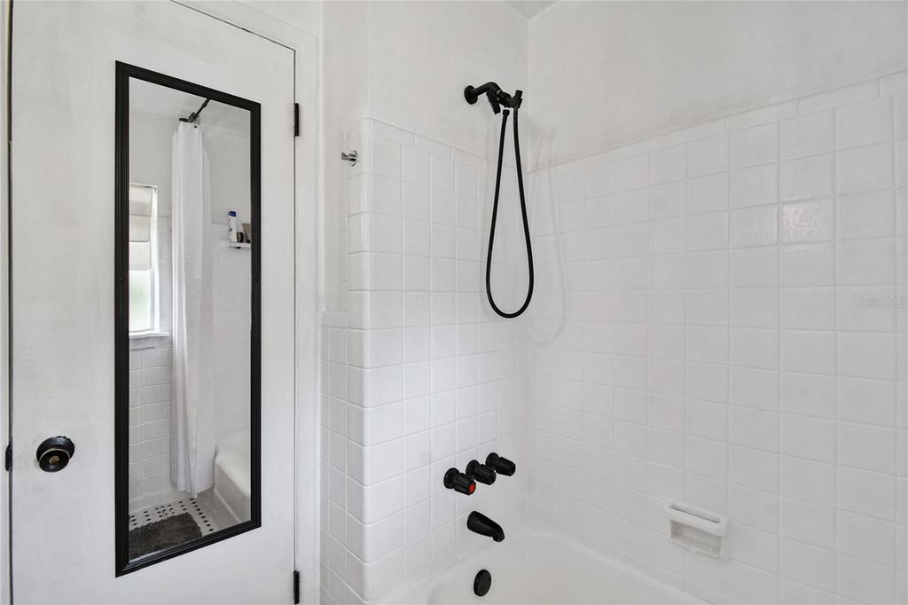 Image 23 of property listing at 4315 W FAIR OAKS AVENUE, Tampa, FL 33611