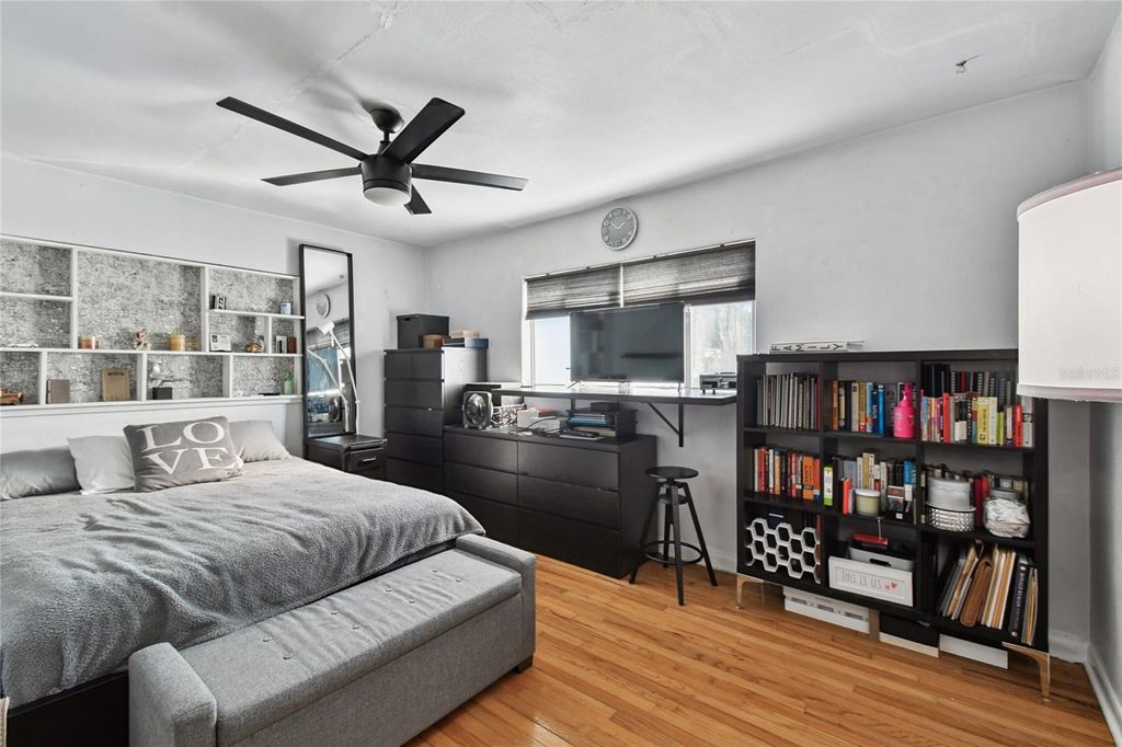 Image 26 of property listing at 4315 W FAIR OAKS AVENUE, Tampa, FL 33611