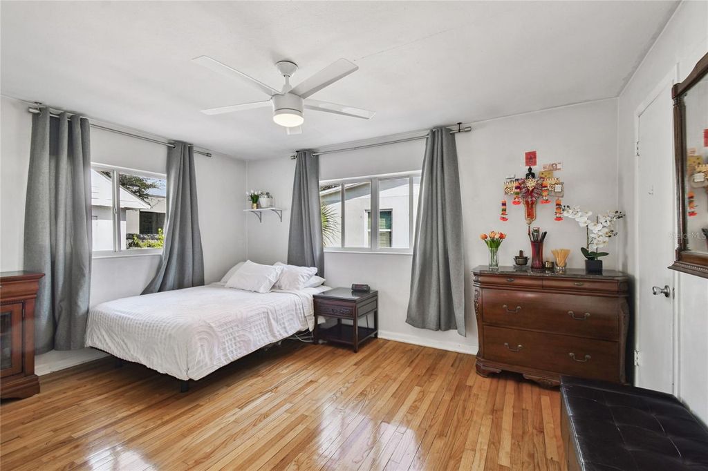 Image 27 of property listing at 4315 W FAIR OAKS AVENUE, Tampa, FL 33611