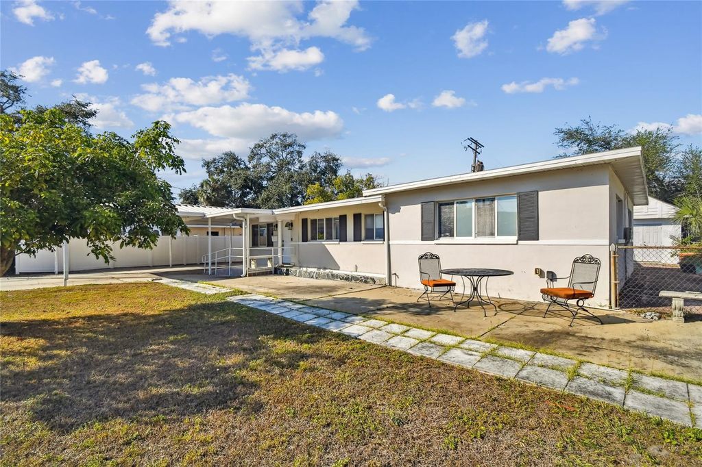 Image 4 of property listing at 4315 W FAIR OAKS AVENUE, Tampa, FL 33611