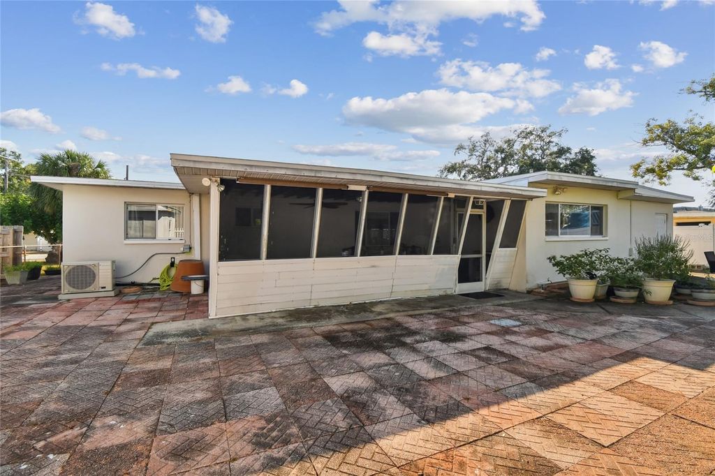 Image 35 of property listing at 4315 W FAIR OAKS AVENUE, Tampa, FL 33611