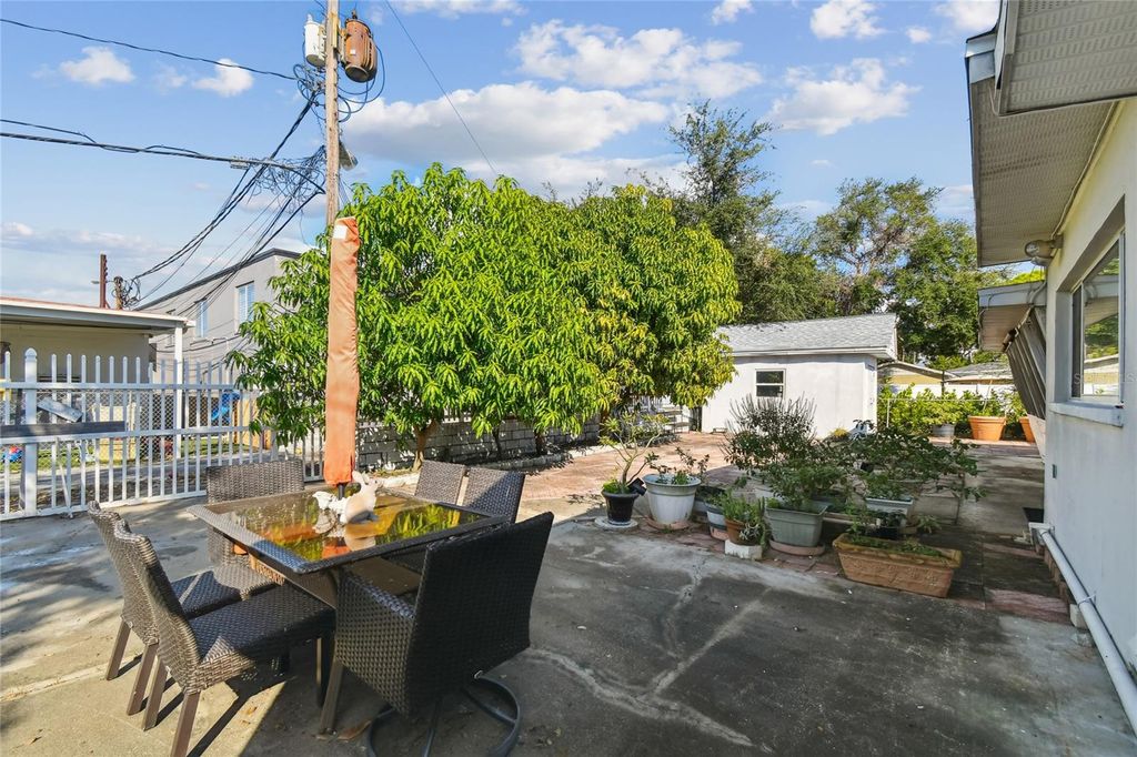 Image 40 of property listing at 4315 W FAIR OAKS AVENUE, Tampa, FL 33611