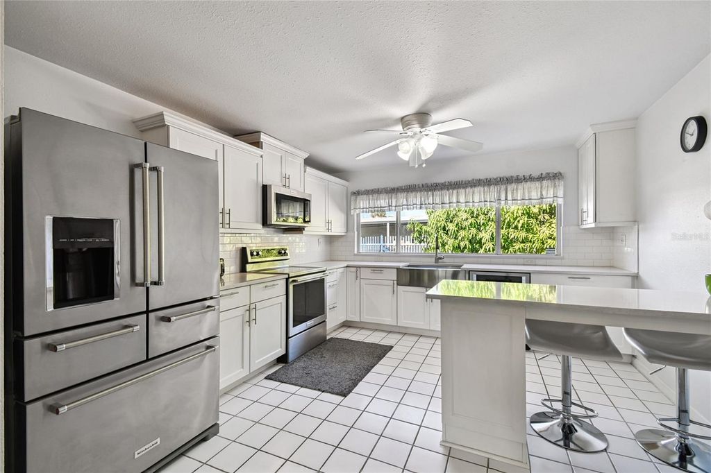 Image 9 of property listing at 4315 W FAIR OAKS AVENUE, Tampa, FL 33611