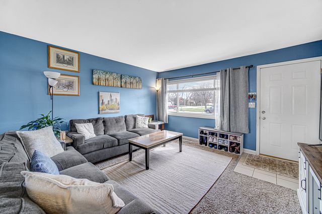 310 Maricopa Lane, Hoffman Estates, IL 60169