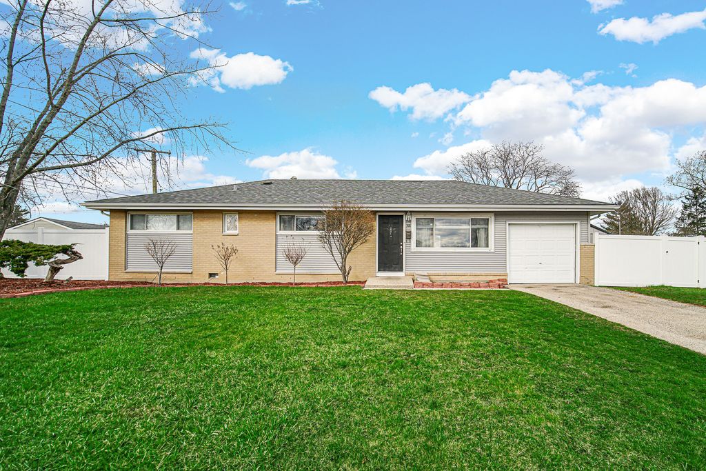 310 Maricopa Lane, Hoffman Estates, IL 60169