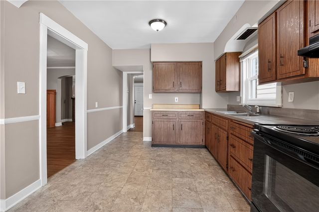 410 Carl St, Mt Oliver, PA 15210