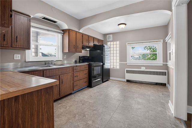 410 Carl St, Mt Oliver, PA 15210