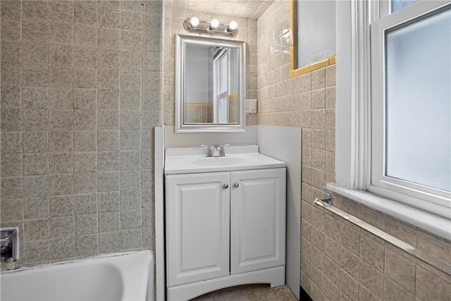 410 Carl St, Mt Oliver, PA 15210