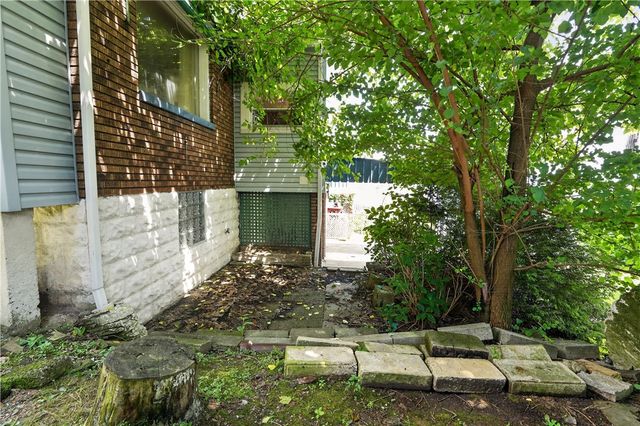 410 Carl St, Mt Oliver, PA 15210