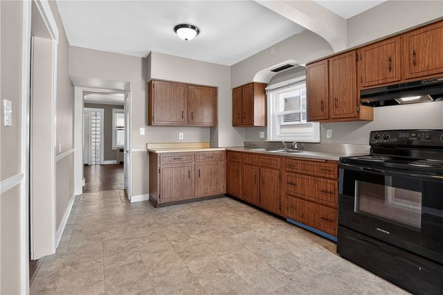 410 Carl St, Mt Oliver, PA 15210