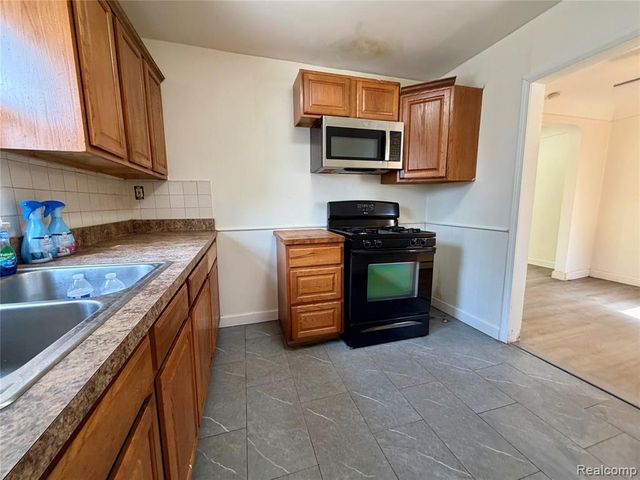 8044 Fremont Street, Westland, MI 48185