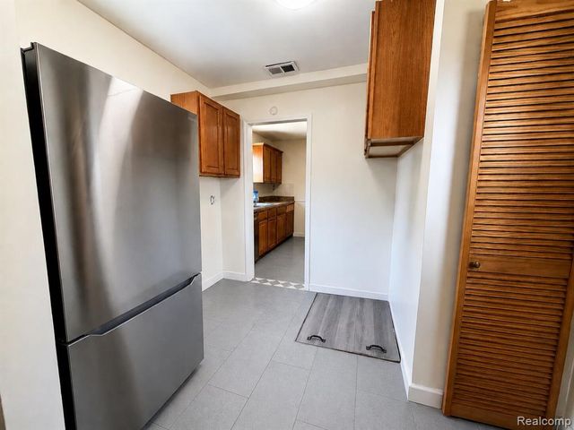 8044 Fremont Street, Westland, MI 48185