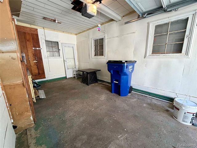 8044 Fremont Street, Westland, MI 48185