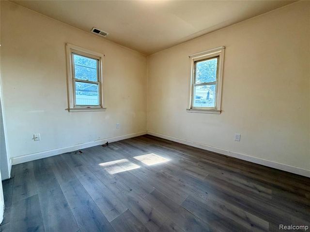 8044 Fremont Street, Westland, MI 48185