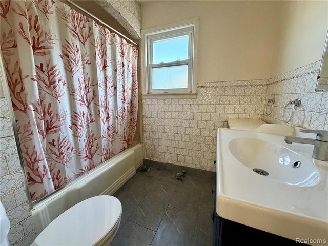 8044 Fremont Street, Westland, MI 48185