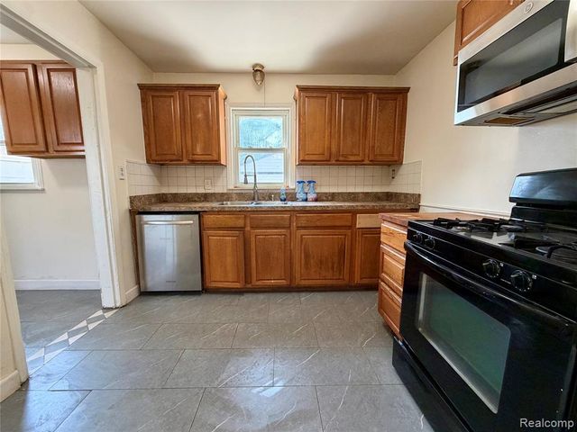 8044 Fremont Street, Westland, MI 48185