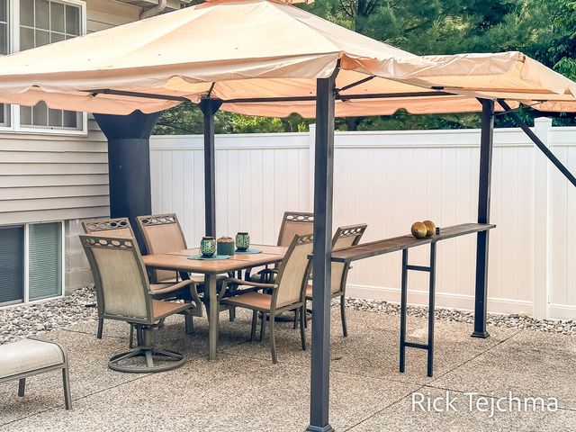 2055 Rambling Oak Drive, Muskegon Twp, MI 49445