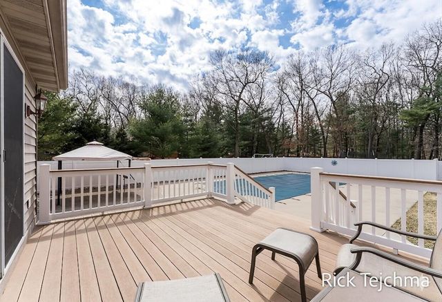 2055 Rambling Oak Drive, Muskegon Twp, MI 49445