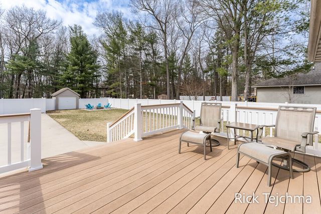 2055 Rambling Oak Drive, Muskegon Twp, MI 49445